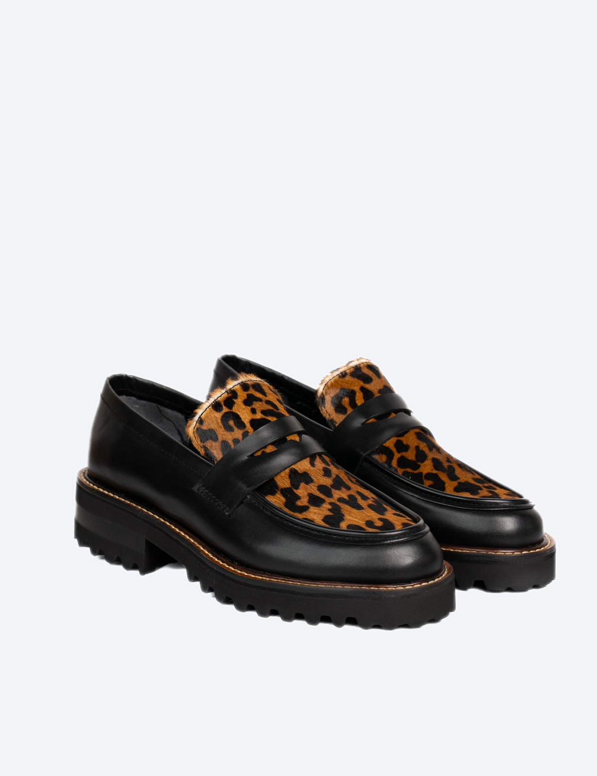 MOCASINES DONATO NEGRO CON ANIMAL PRINT